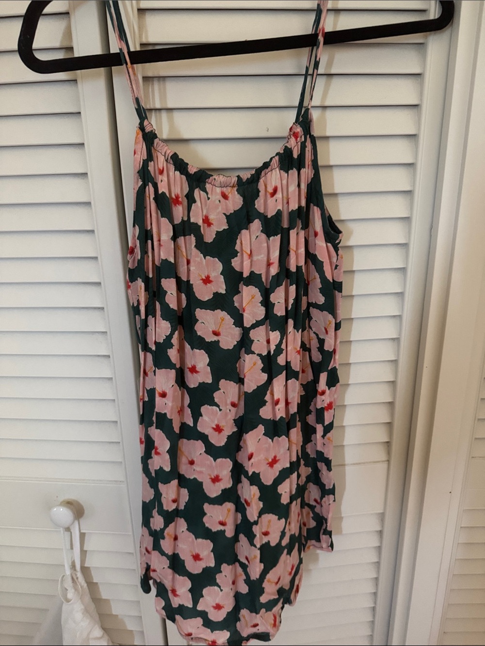 RARE acacia Mahalo green print with pink hibiscus flowers